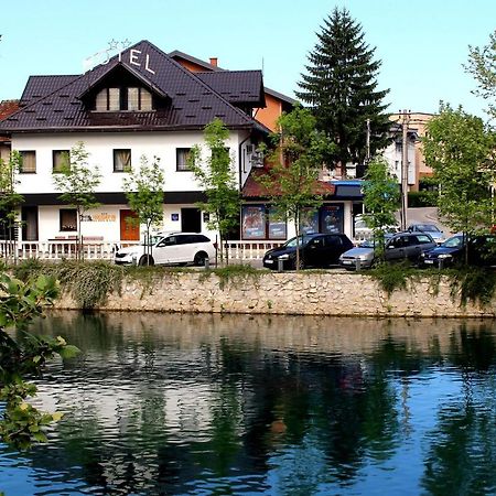 Hotel Holiday In Bihać Exterior foto